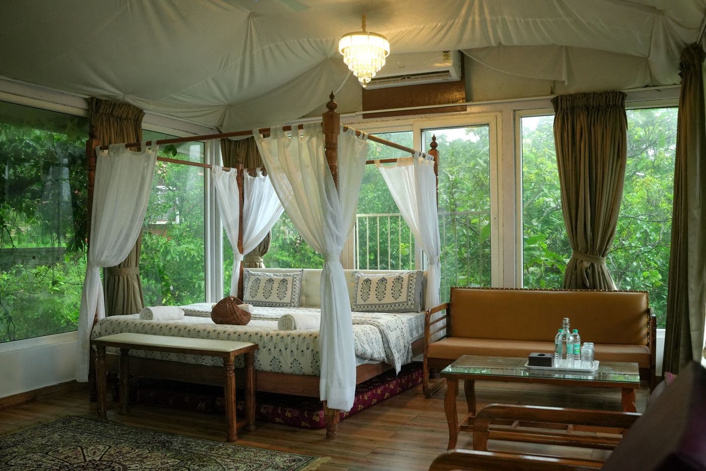 Girikunj Deluxe Room